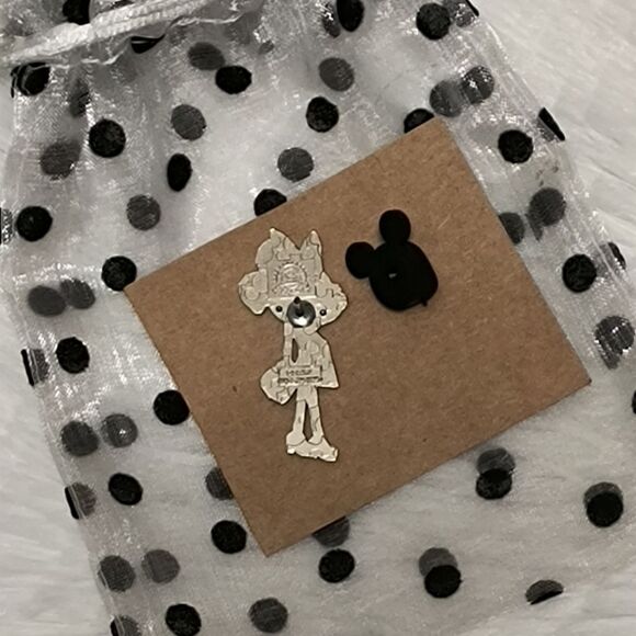 Minnie Mouse in Striped Skirt Disney Pin - Picture 2 of 2